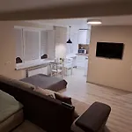 Madise Avenue アパート ナルヴァ